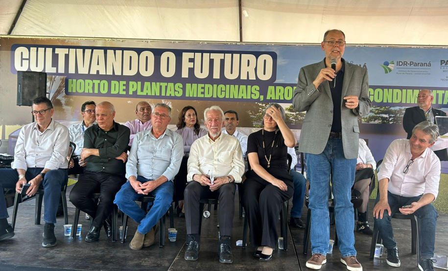 Em Londrina, Darci Piana lança horto de plantas medicinais, aromáticas e condimentares
