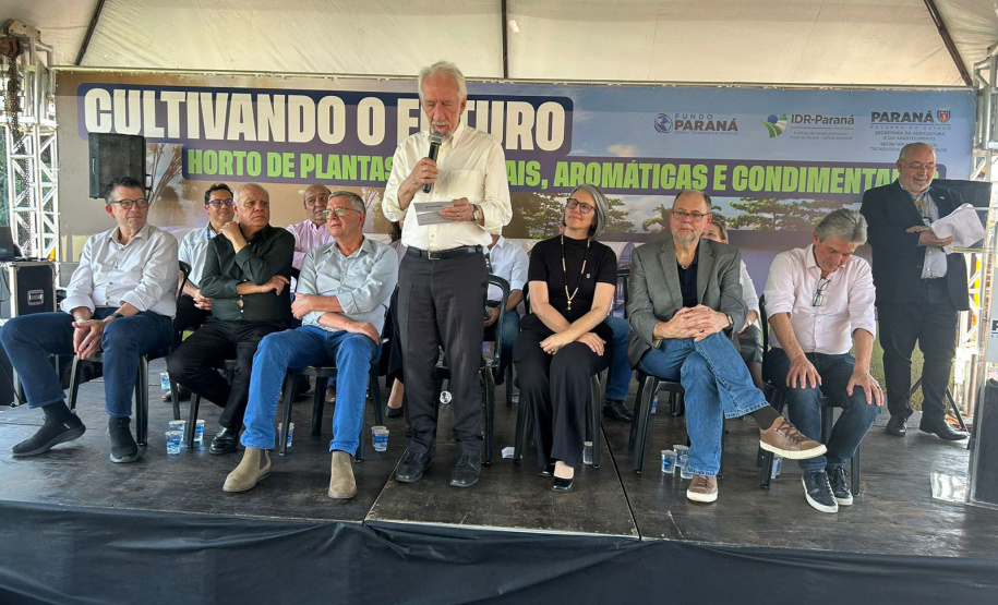 Em Londrina, Darci Piana lança horto de plantas medicinais, aromáticas e condimentares