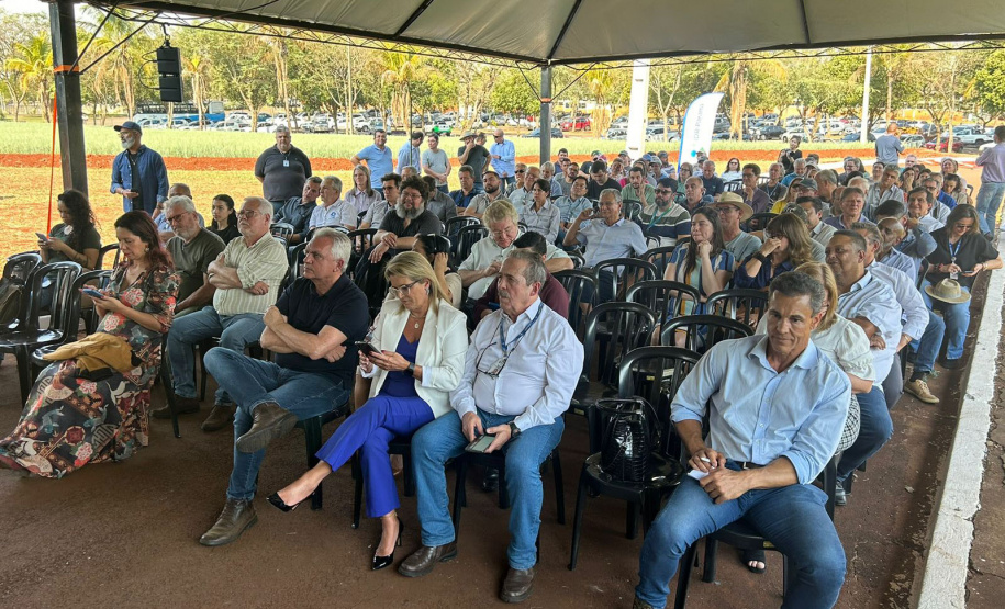 Em Londrina, Darci Piana lança horto de plantas medicinais, aromáticas e condimentares