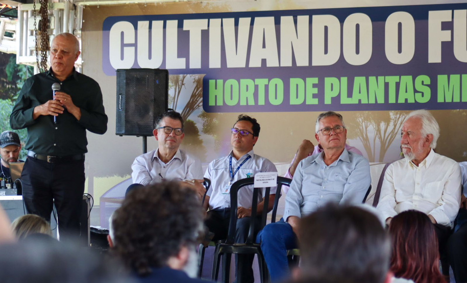 Darci Piana lança horto de plantas medicinais, aromáticas e condimentares em Londrina