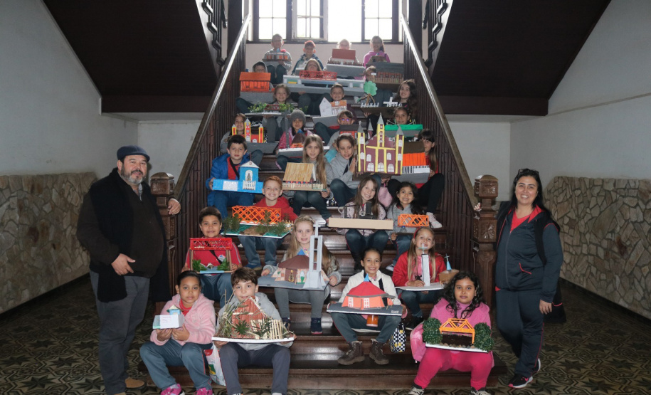 Mais de 240 professores e gestores municipais são capacitados pelo Estado no Projeto Turismo na Escola