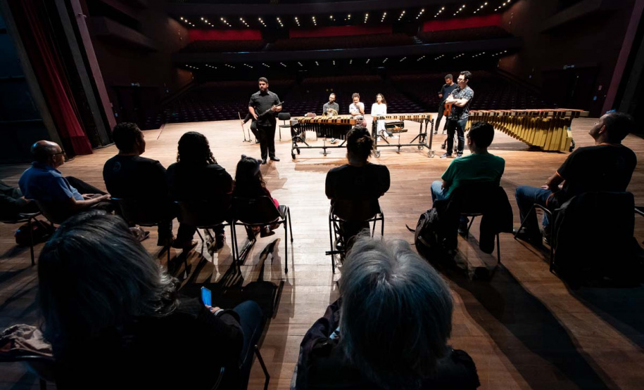 Orquestra Sinfônica do Paraná promove experiência para pessoas com deficiência visual