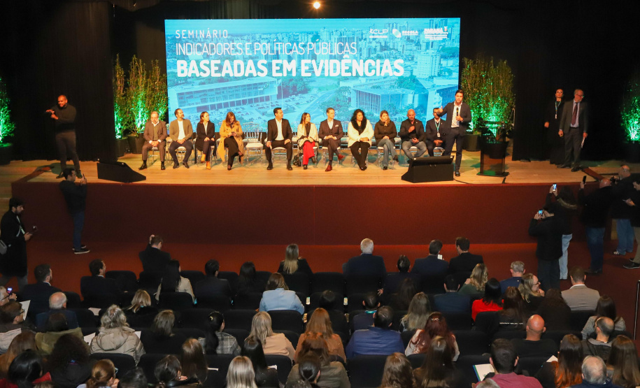 Seminário sobre indicadores e políticas públicas baseadas em evidências