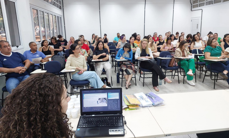 Atendimento SUS: curso forma profissionais da saúde para aplicação da técnica de auriculoterapia