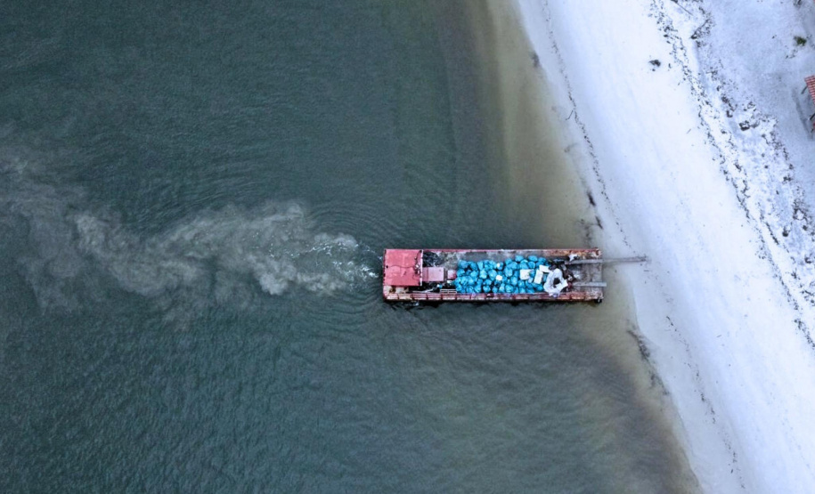 Portos do Paraná participa de mutirão de limpeza na Ilha do Mel e retira quase 3 toneladas de resíduos