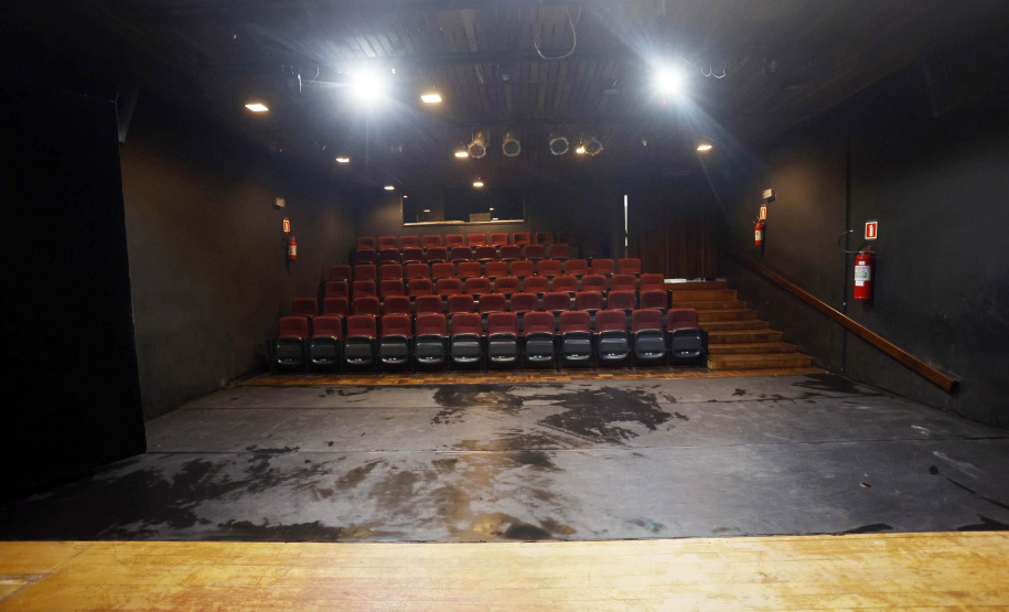 Quatro teatros em um: conheça os auditórios que compõem o complexo do Guaíra