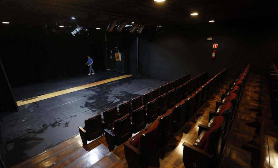 Quatro teatros em um: conheça os auditórios que compõem o complexo do Guaíra