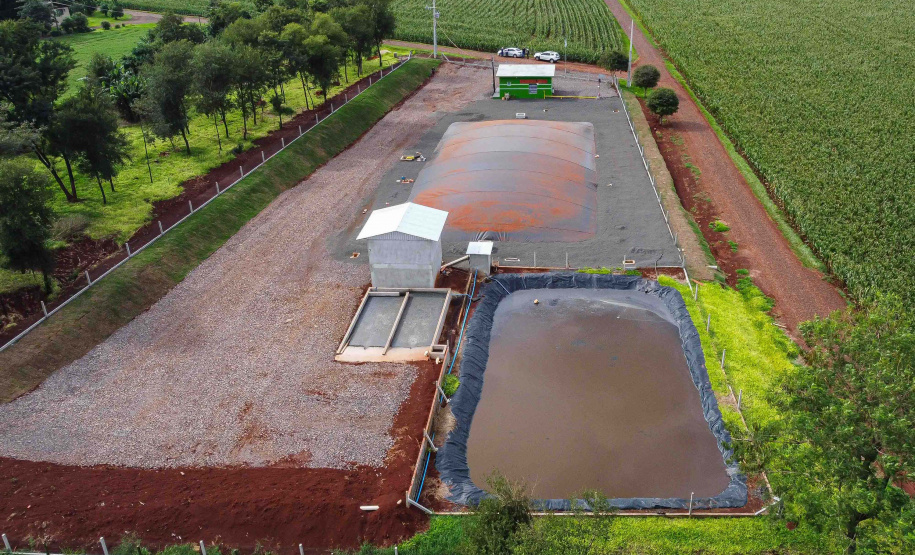 Vizinhos compartilham biodigestor para produzir energia limpa e manejar resíduos da suinocultura