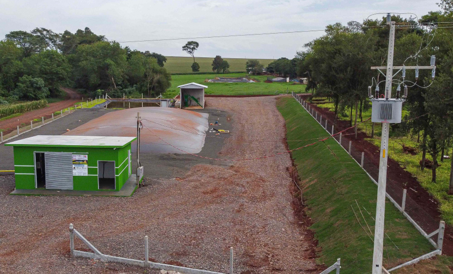 Vizinhos compartilham biodigestor para produzir energia limpa e manejar resíduos da suinocultura