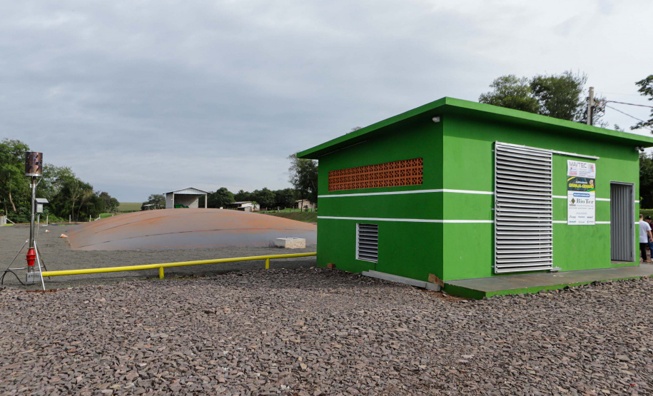 Vizinhos compartilham biodigestor para produzir energia limpa e manejar resíduos da suinocultura