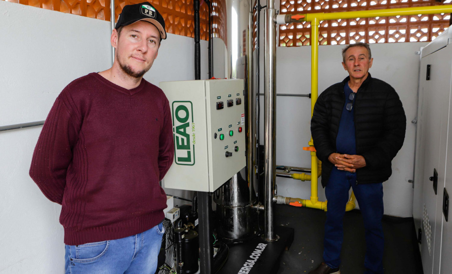 Vizinhos compartilham biodigestor para produzir energia limpa e manejar resíduos da suinocultura