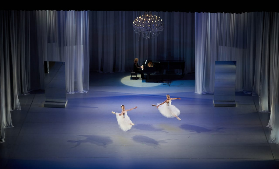 Com 100 alunos em formação, a  Escola de Dança Teatro Guaíra (EDTG) oferece aulas gratuitas, mantidas pelo governo estadual.