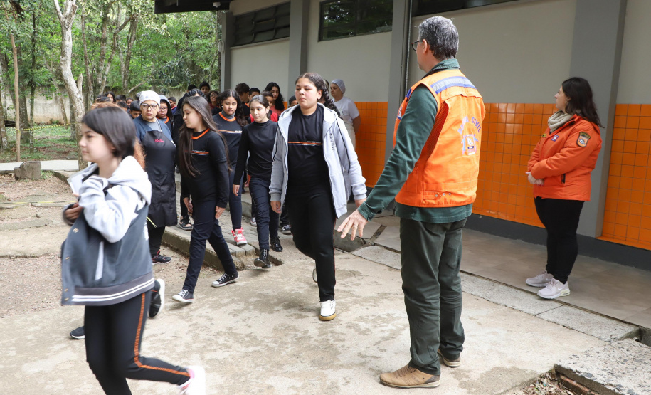 Defesa Civil-Brigada Escolar-Colegio Estadual Nilo Brandão. Foto: Ari Dias/AEN