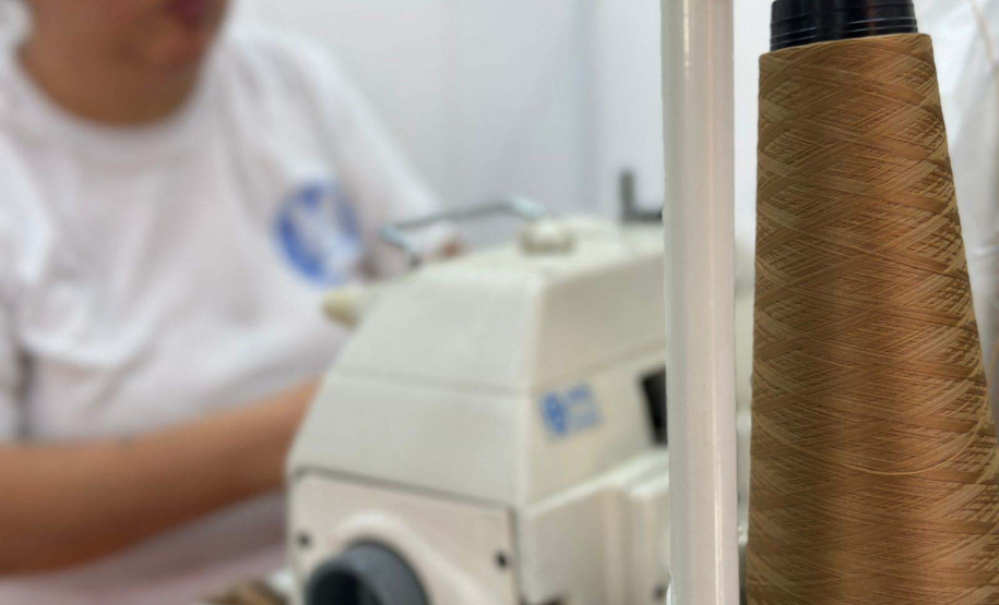 Apenadas transformam fardas antigas em ecobags em projeto que visa sustentabilidade e assistência a militares e suas famílias