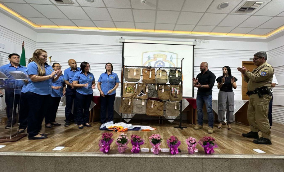 Apenadas transformam fardas antigas em ecobags em projeto que visa sustentabilidade e assistência a militares e suas famílias