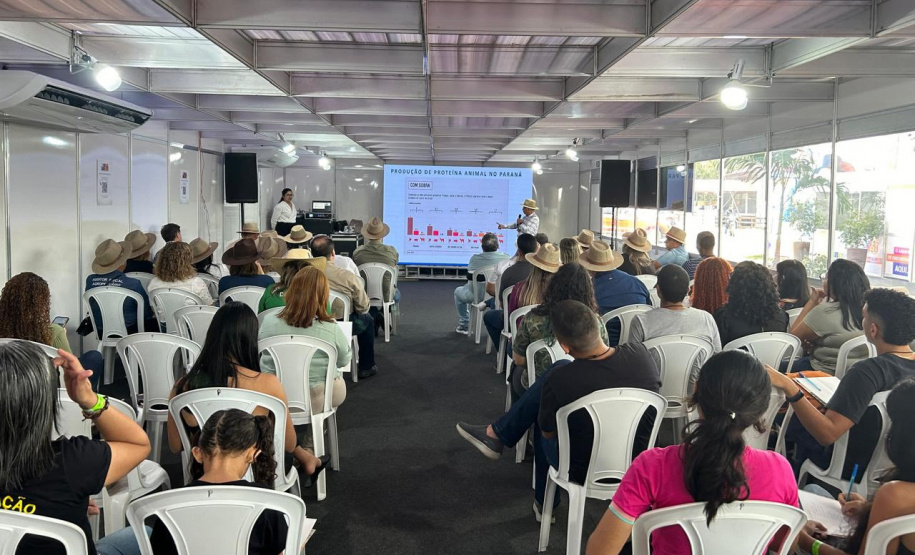 Paraná compartilha experiência no combate à febre aftosa durante fórum no Amapá