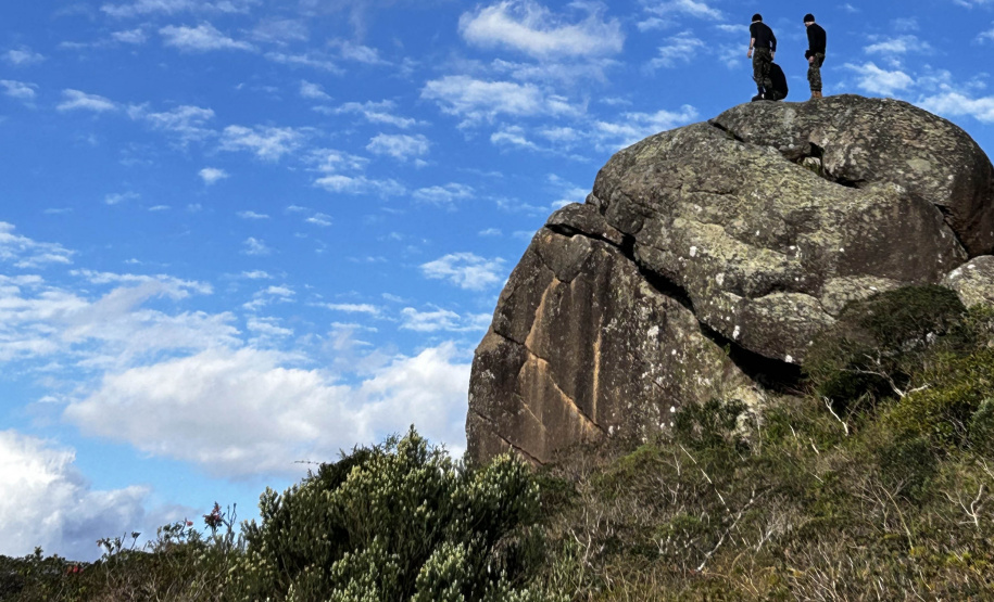 Na trilha certa, equipamentos de segurança e cuidados com a fauna e a flora: IAT elaborou um guia de bom comportamento para os usuários de parques estaduais.
