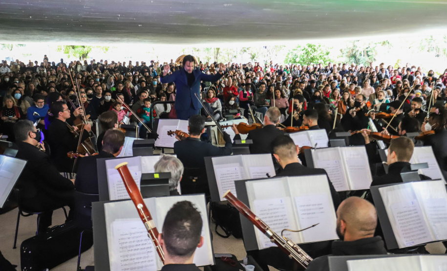 Em 2025, a Orquestra Sinfônica do Paraná (OSP) celebrará 40 anos de história como a primeira e maior orquestra pública do Estado. Fundada em 1985, a OSP tem como missão democratizar o acesso à música clássica, realizando concertos com valores acessíveis e colaborando com outros corpos artísticos do Teatro Guaíra.