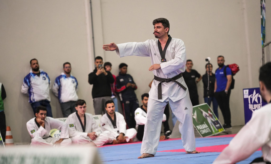 PARANÁ COMBATE - A principal competição de artes marciais do Estado começou no dia 11 e segue até este domingo (15). Foi quarta edição o evento