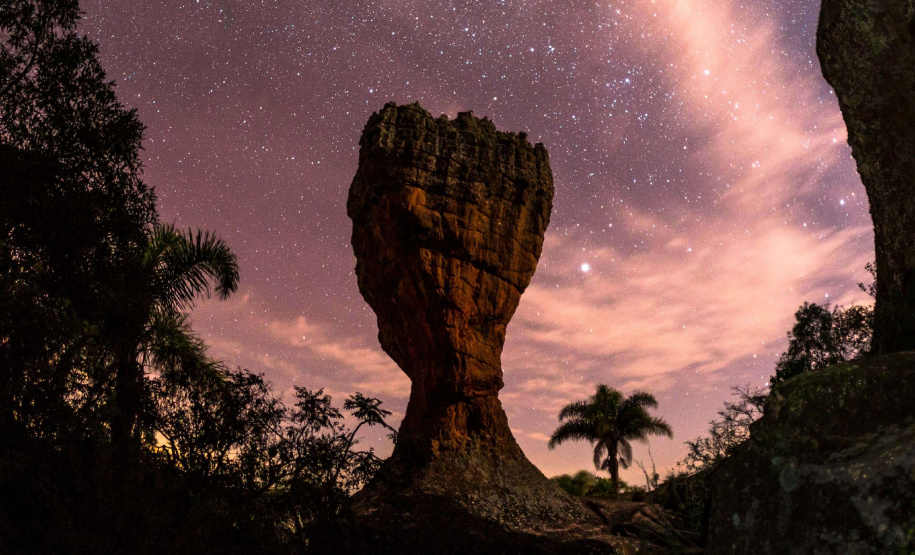 Caminhada Noturna no Parque Estadual de Vila Velha se une ao evento global da NASA
