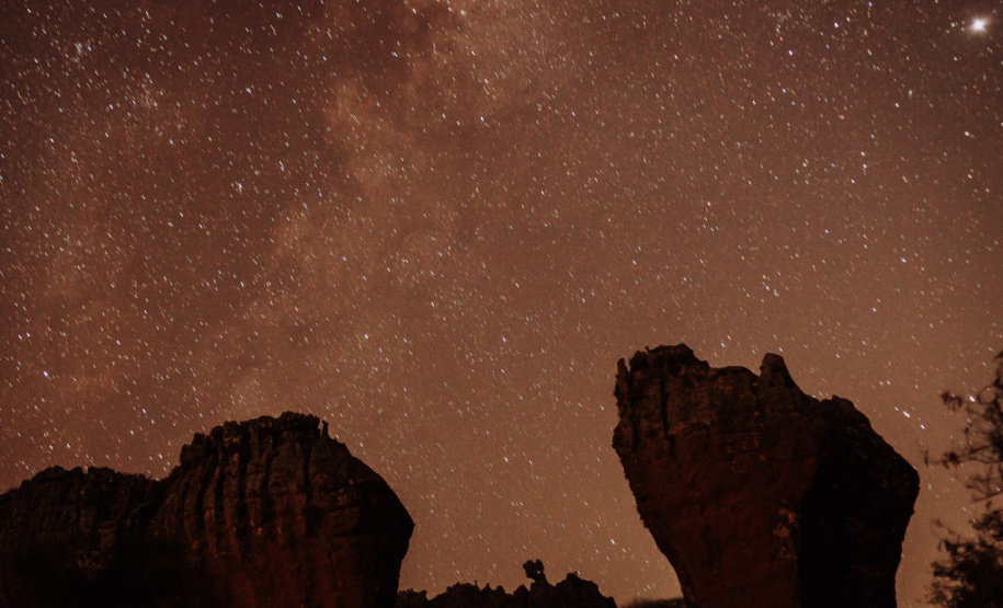 Caminhada Noturna no Parque Estadual de Vila Velha se une ao evento global da NASA