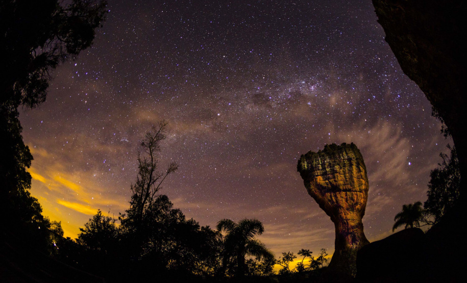 Caminhada Noturna no Parque Estadual de Vila Velha se une ao evento global da NASA