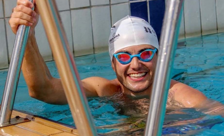 O paranaense Ronan Cordeiro, 27 anos, que nesta segunda-feira, dia 2, conquistou medalha de prata no Jogos Paralímpicos de Paris 2024 foi estudante do Colégio Estadual do Paraná (CEP), no início dos anos 2010, e integrou a equipe de esporte da instituição.