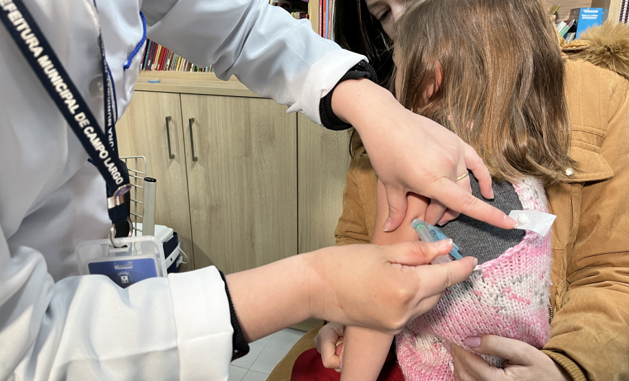 Com mais de 160 mil doses aplicadas, Paraná divulga novo balanço da força-tarefa de vacinação nas escolas