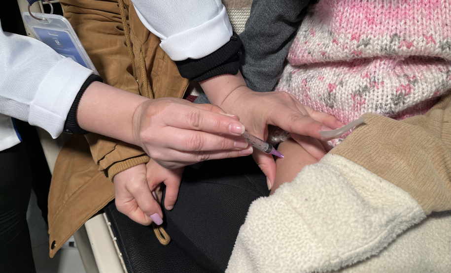 Com mais de 160 mil doses aplicadas, Paraná divulga novo balanço da força-tarefa de vacinação nas escolas