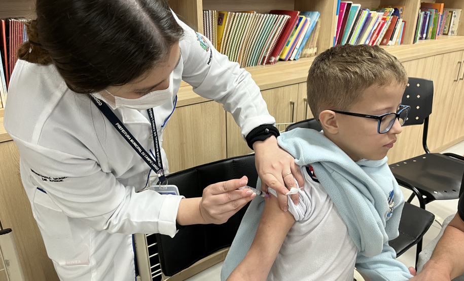 Com mais de 160 mil doses aplicadas, Paraná divulga novo balanço da força-tarefa de vacinação nas escolas