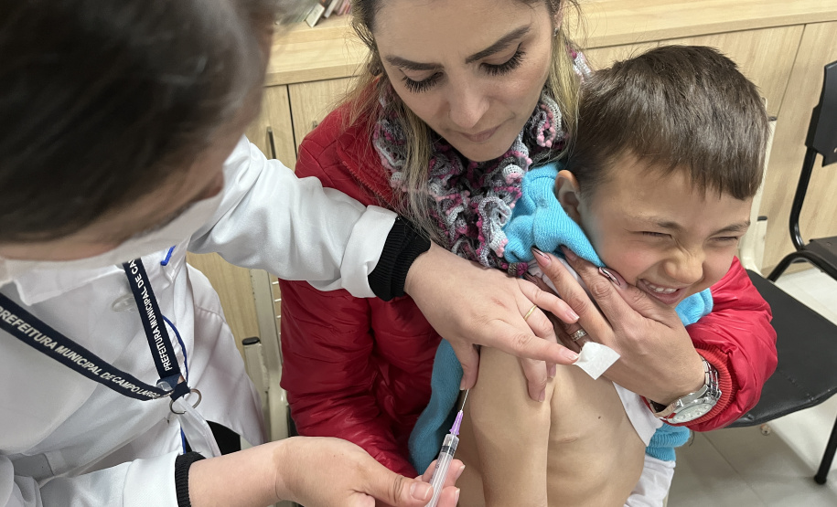 Com mais de 160 mil doses aplicadas, Paraná divulga novo balanço da força-tarefa de vacinação nas escolas