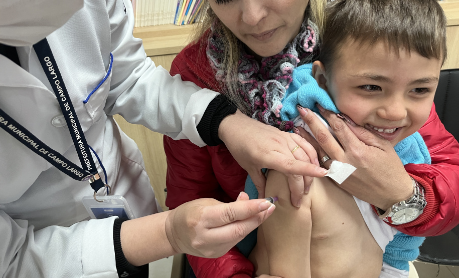 Com mais de 160 mil doses aplicadas, Paraná divulga novo balanço da força-tarefa de vacinação nas escolas