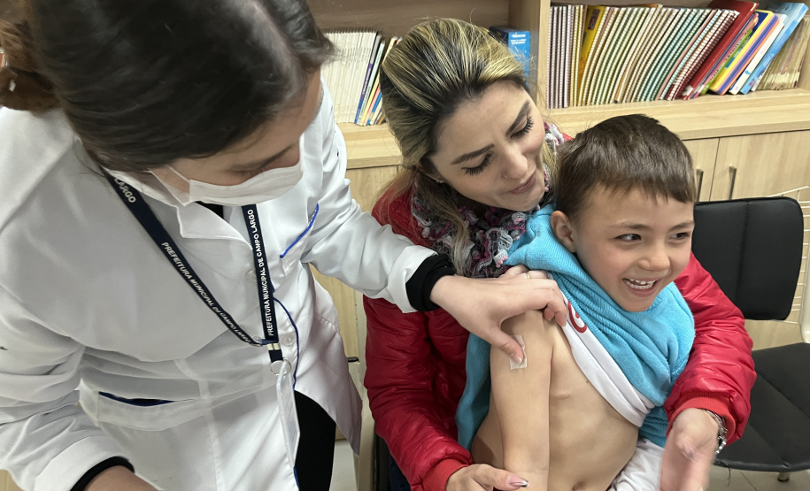 Com mais de 160 mil doses aplicadas, Paraná divulga novo balanço da força-tarefa de vacinação nas escolas