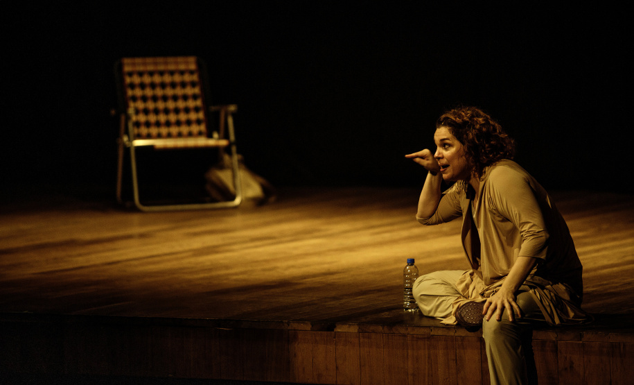 Isabel Teixeira em “JANDIRA - Em Busca do Bonde Perdido”.