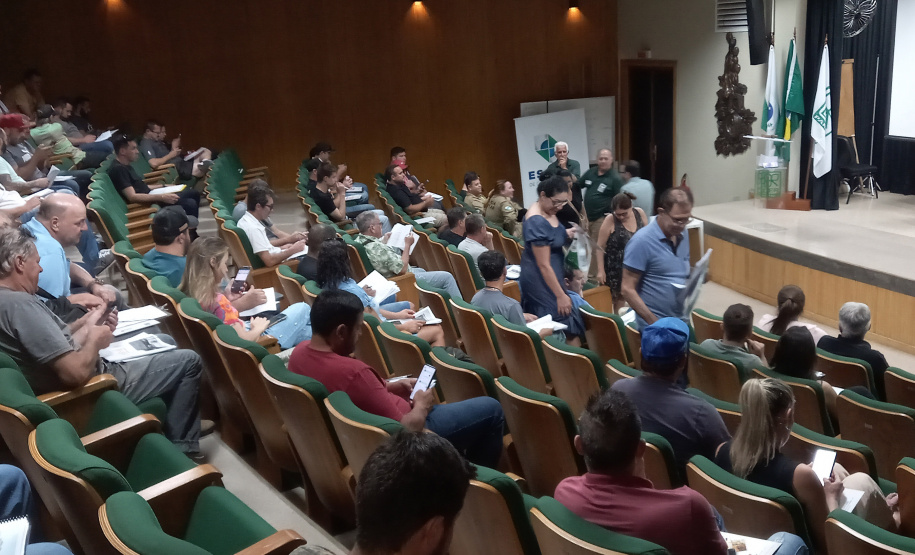 Leilão de sucatas do DER arrecada R$ 1,4 milhão