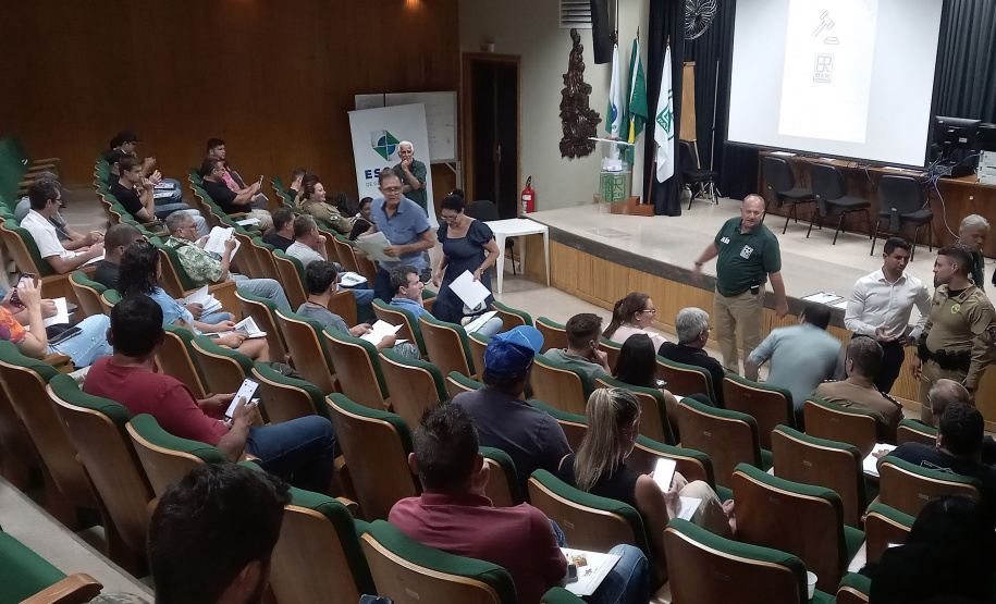 Leilão de sucatas do DER arrecada R$ 1,4 milhão