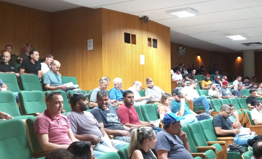 Leilão de sucatas do DER arrecada R$ 1,4 milhão