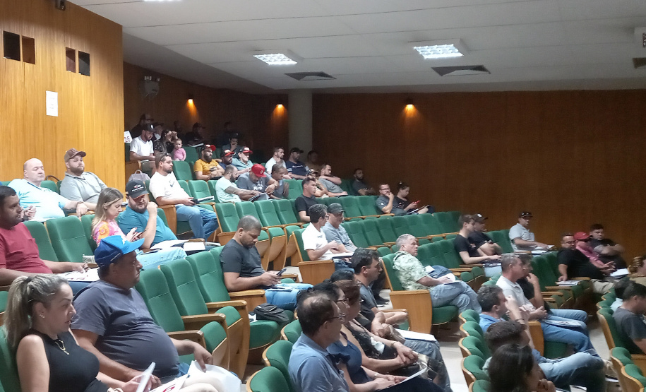 Leilão de sucatas do DER arrecada R$ 1,4 milhão