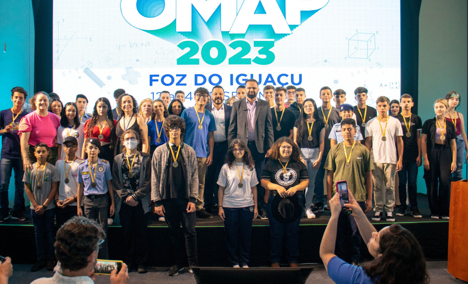 Secretaria da Educação do Paraná realiza missão para finalistas da OMAP em Foz do Iguaçu