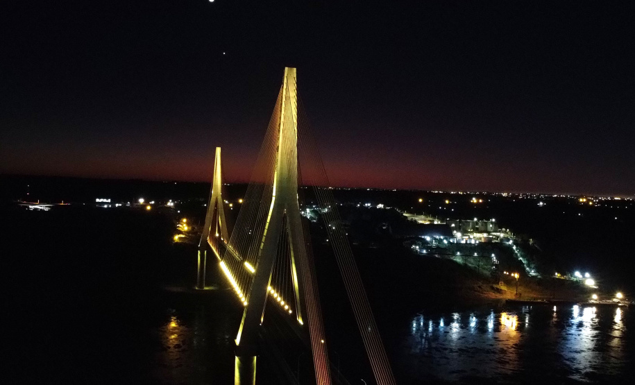 Ponte da Integração Brasil – Paraguai ganha iluminação amarela durante setembro