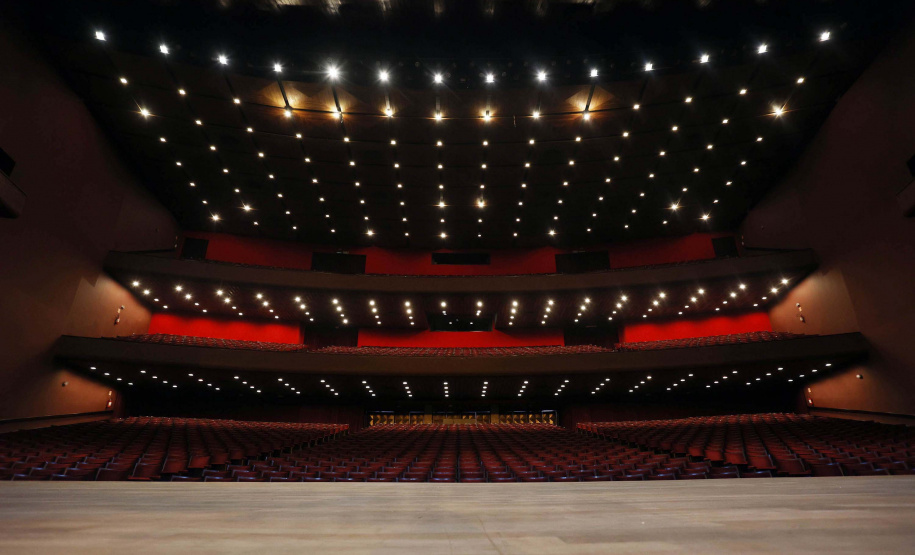 Quatro teatros em um: conheça os auditórios que compõem o complexo do Guaíra