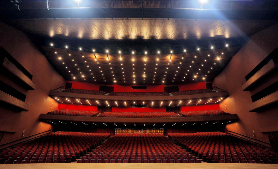 Quatro teatros em um: conheça os auditórios que compõem o complexo do Guaíra