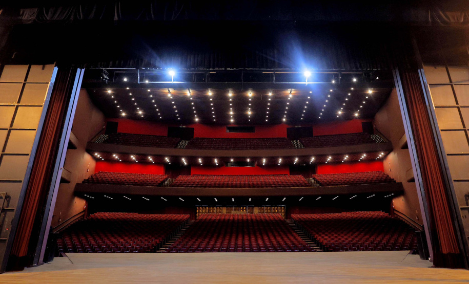 Quatro teatros em um: conheça os auditórios que compõem o complexo do Guaíra