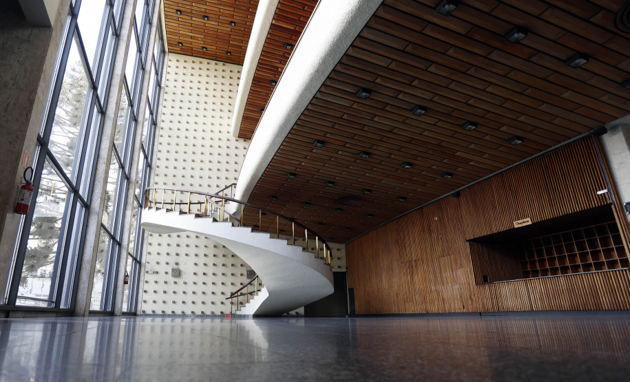 Quatro teatros em um: conheça os auditórios que compõem o complexo do Guaíra