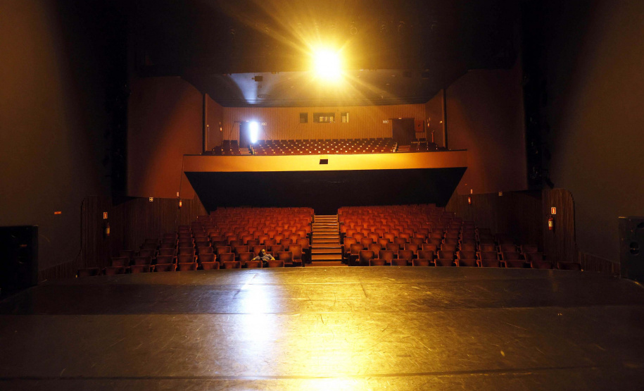 Quatro teatros em um: conheça os auditórios que compõem o complexo do Guaíra