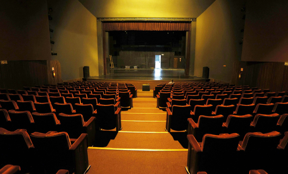 Quatro teatros em um: conheça os auditórios que compõem o complexo do Guaíra