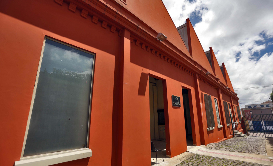 Quatro teatros em um: conheça os auditórios que compõem o complexo do Guaíra