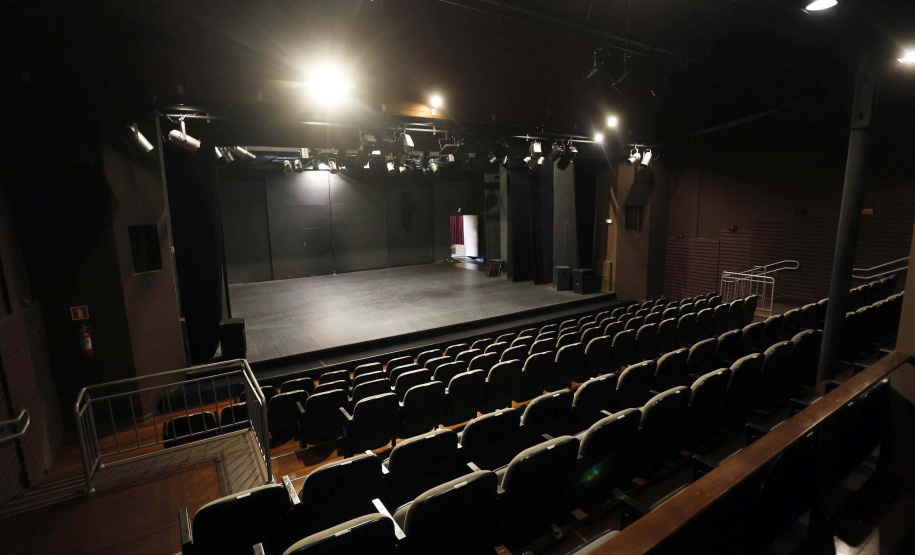 Quatro teatros em um: conheça os auditórios que compõem o complexo do Guaíra