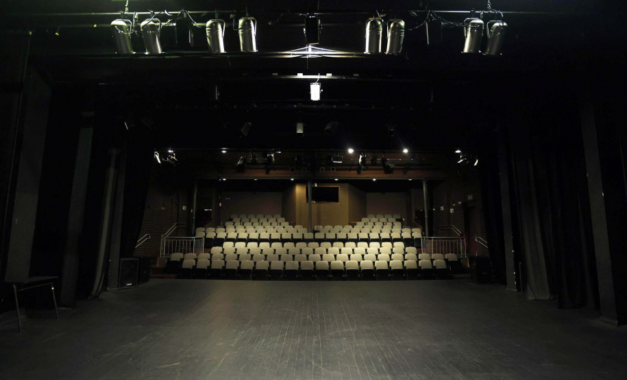 Quatro teatros em um: conheça os auditórios que compõem o complexo do Guaíra