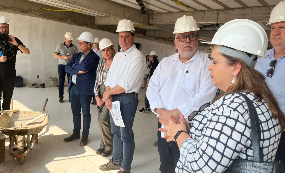 Secretários estaduais vistoriam obras do primeiro AME Universitário do país